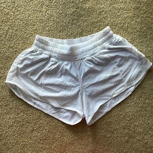 Lululemon Hotty Hot 2.5” running shorts-white